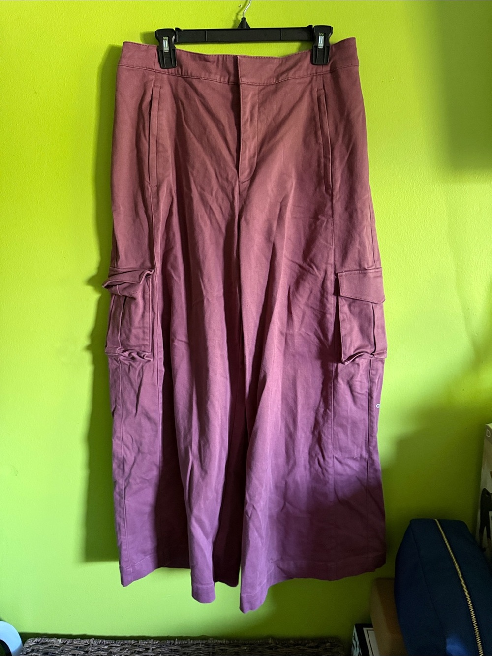 ALO Yoga Show Off Pink Stretch Cargo Wide Leg Trousers Size L